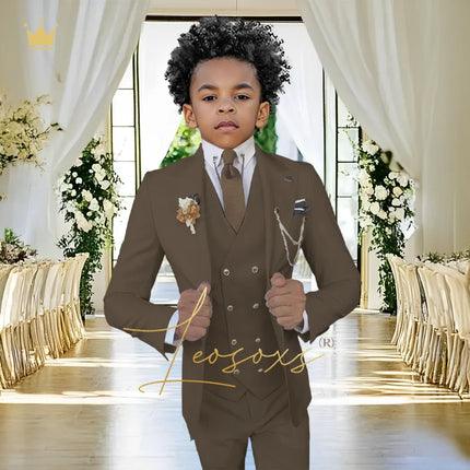 Elegant white 3-piece suit for boys – classic peak lapel tuxedo, suitable for performances and festive attire.