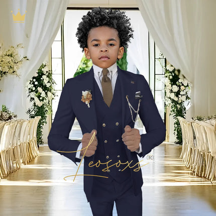 Elegant white 3-piece suit for boys – classic peak lapel tuxedo, suitable for performances and festive attire.