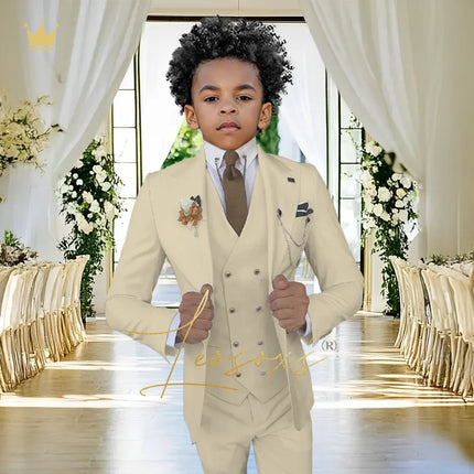 Elegant white 3-piece suit for boys – classic peak lapel tuxedo, suitable for performances and festive attire.