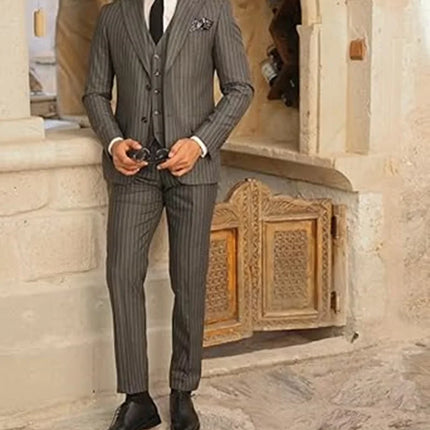 Elegant Pinstripe Suit for Men 3 Piece Blazer Vest and Pant Set Peak Lapel High Quality Customized Men Suit for Wedding Business