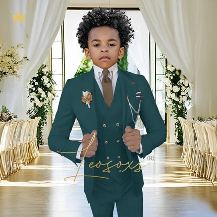 Elegant white 3-piece suit for boys – classic peak lapel tuxedo, suitable for performances and festive attire.