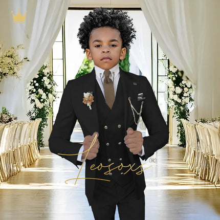 Elegant white 3-piece suit for boys – classic peak lapel tuxedo, suitable for performances and festive attire.