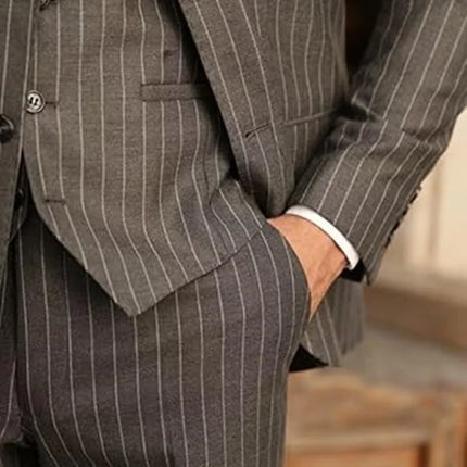 Elegant Pinstripe Suit for Men 3 Piece Blazer Vest and Pant Set Peak Lapel High Quality Customized Men Suit for Wedding Business